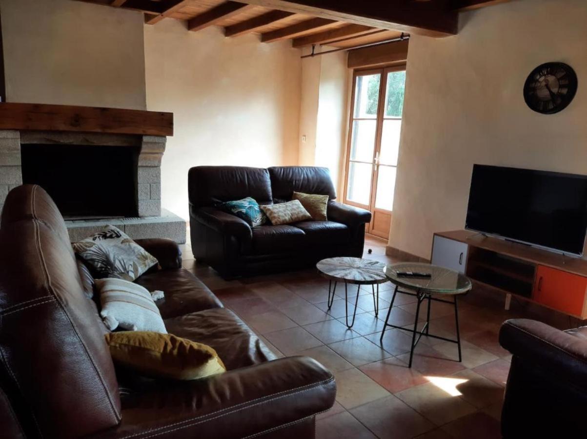 Longere Familiale Vila Melesse Exterior foto
